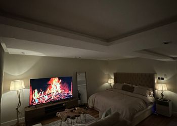 استديو انيق بسرير ماستر مع بلكونة