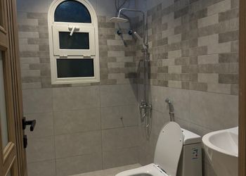 شاليه بمسطح اخضر ومسبح