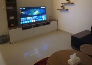 شقة بغرفة معيشة وغرفة نوم 