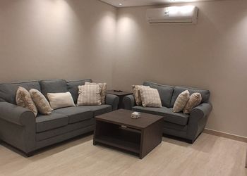 شقة بغرفة معيشة وغرفتين نوم 