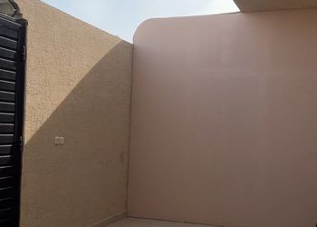 شقة ارضية بغرفة نوم وصالة 