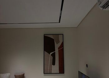 استديو بسرير مريح وتصميم هادئ 