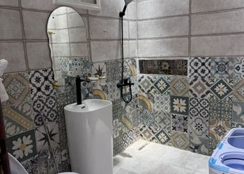 شاليه بمجلس وثلاث غرف نوم 