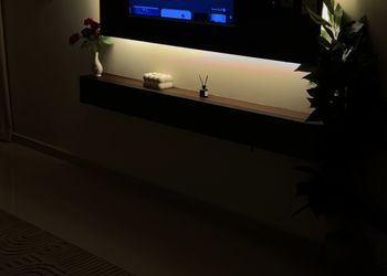 شقة بغرفة معيشة وغرفتين نوم 
