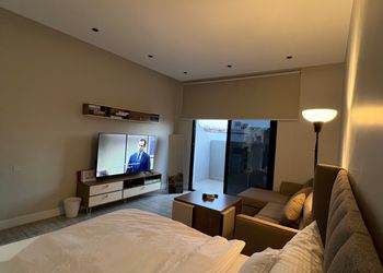 استديو بدخول ذاتي وبلكونة 