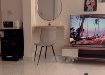 استديو بسرير ماستر وجلسة مريحة 