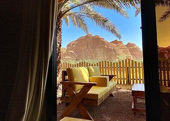 كوخ داخل مزرعة بغرفة نوم 