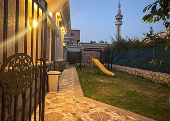 استديو بسرير ماستر وجلسة خارجية 