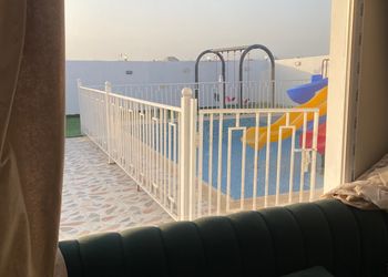 استراحة بمسطح اخضر والعاب مائية