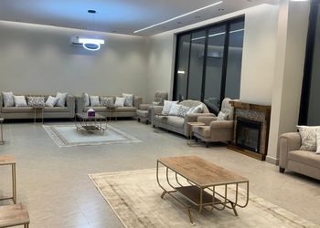 شاليه بمسطح اخضر وجلسة خارجية 