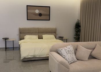 استديو مع حوش خاص بأثاث حديث