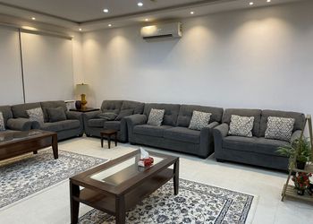 استراحة بملعب كرة طائرة ومسبح