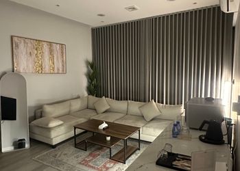 شقة بصالة مريحة وتصميم أنيق