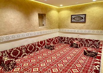 شاليه بطابع تراثي بجلسة خارجية  