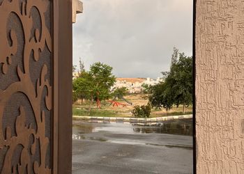 شقة بصالة وغرفة نوم وبأثاث بسيط