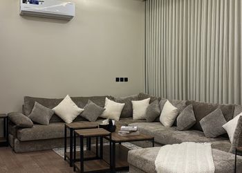 استراحة بمسطح اخضر وجلسه خارجيه
