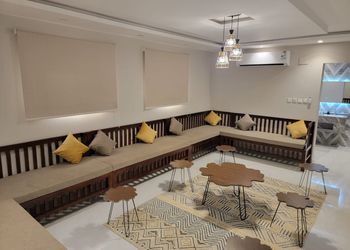 استراحة بمجلس وفناء خارجي 
