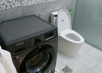 شقة بأثاث مريح وبسيط 
