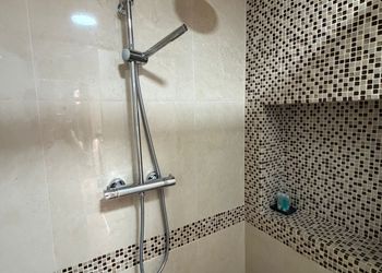 استديو بسرير ماستر وجلسة جانبية 