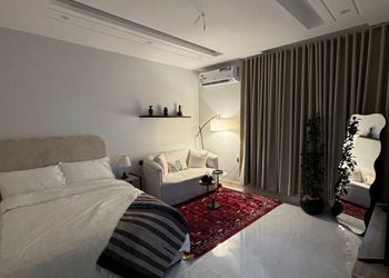 استديو هادئ بسرير ماستر