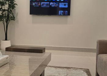 شقة بصالة أنيقة وغرفتين نوم 