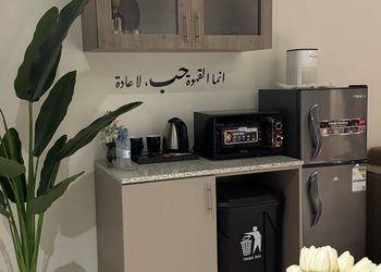 شقة بغرفة معيشة وغرفة نوم 