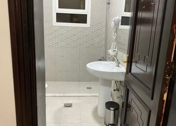 شقة بصالة وغرفتين نوم 