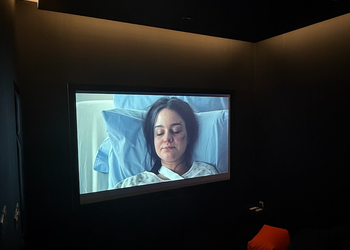 استديو بسينما وسرير ماستر