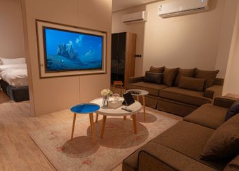 استديو هادئ بسرير ماستر