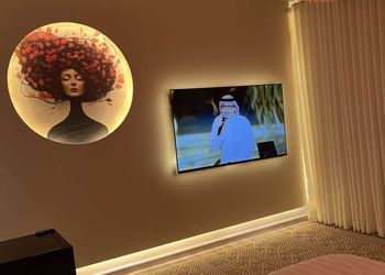استديو بأثاث مريح وبسيط 