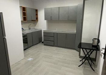 شاليه أنيق بمجلس واسع بحديقة صغيرة  