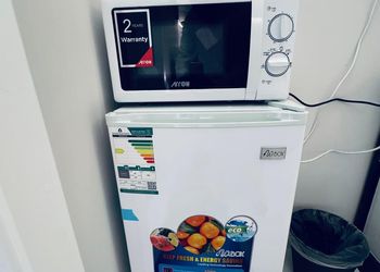 استديو باثاث مريح وبسيط 
