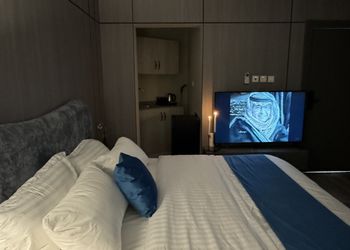استديو بسرير ماستر وجلسة 