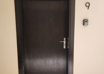 شقة بغرفة جلوس وغرفتين نوم 