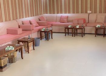 استراحة بمجلس وفناء خارجي 