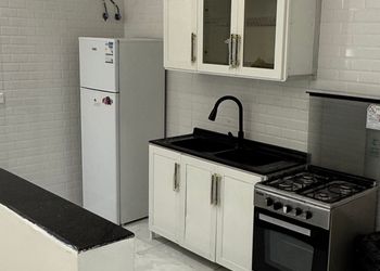 شاليه بمسطح اخضر و مسبح