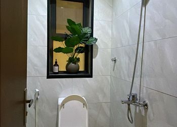 استديو بسرير مريح وتصميم هادئ 