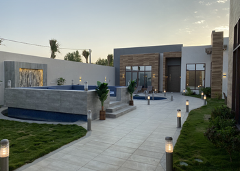 منتجع فندقي بمسطح اخضر