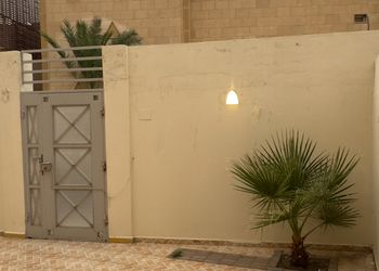 شقة بغرفة نوم وتصميم هادئ 