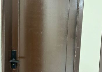 استديو بأثاث مريح وبسيط 