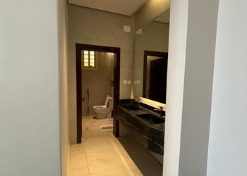 شاليه انيق بجلسة خارجية ومجلسين 