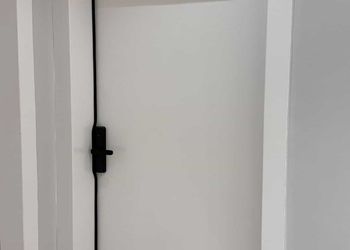 شقة بغرفة معيشة وغرفة نوم 