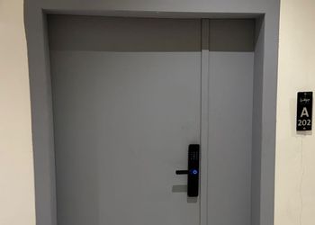 استديو هادئ بسرير ماستر 
