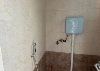 استراحة بألعاب أطفال ومسطح اخضر