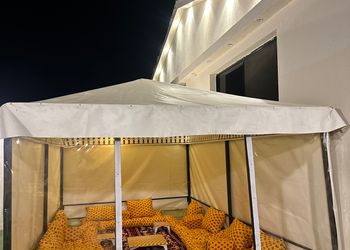 استراحة بمجلس وفناء خارجي 