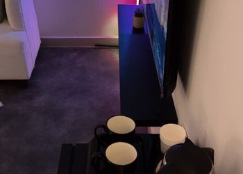 استديو بسرير ماستر وأثاث مريح 