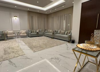 استراحة بمسطح اخضر ومجالس