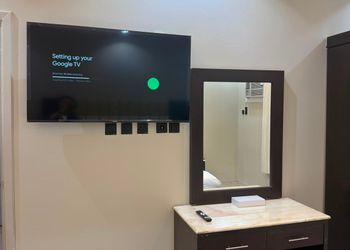استديو بسرير ماستر وأثاث مريح 