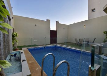 شاليه بركن شواء ,,مسطح اخضر, 
