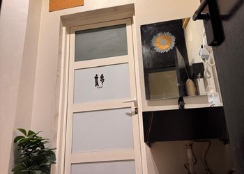 استديو بسرير ماستر وأثاث مريح 
